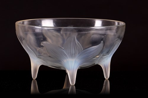 Lot René Lalique (French, 1860-1945), a 'Lys' bowl,...