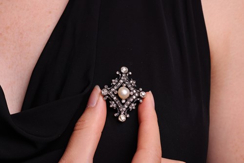 Lot 9 - A mid-Victorian natural saltwater pearl and...