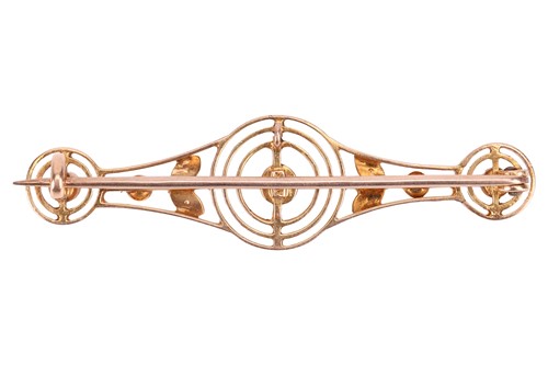 Lot 32 - An Edwardian bar brooch, set with seed pearls...