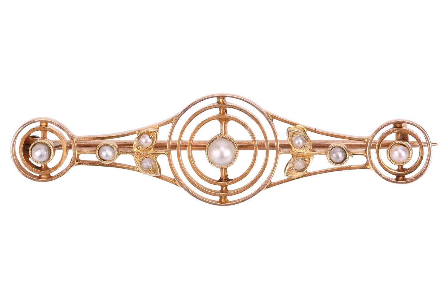 Lot 32 - An Edwardian bar brooch, set with seed pearls...