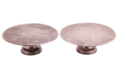 Lot 257 - A pair of Scottish Queen Anne tazze, of plain...
