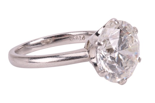 Lot 192 - A diamond solitaire ring, featuring a round...