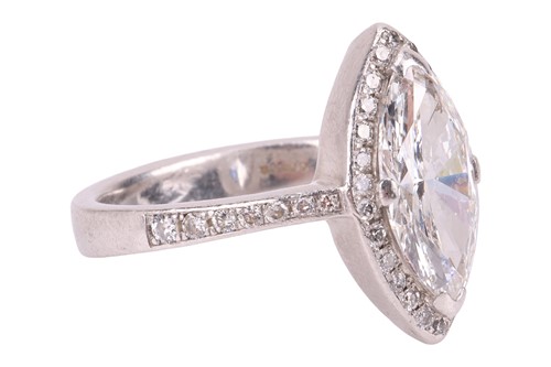 Lot 190 - A marquise-cut diamond ring, featuring a...