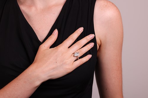 Lot 190 - A marquise-cut diamond ring, featuring a...