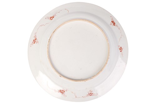 Lot 145 - A Chinese famille verte charger, Kangxi period...