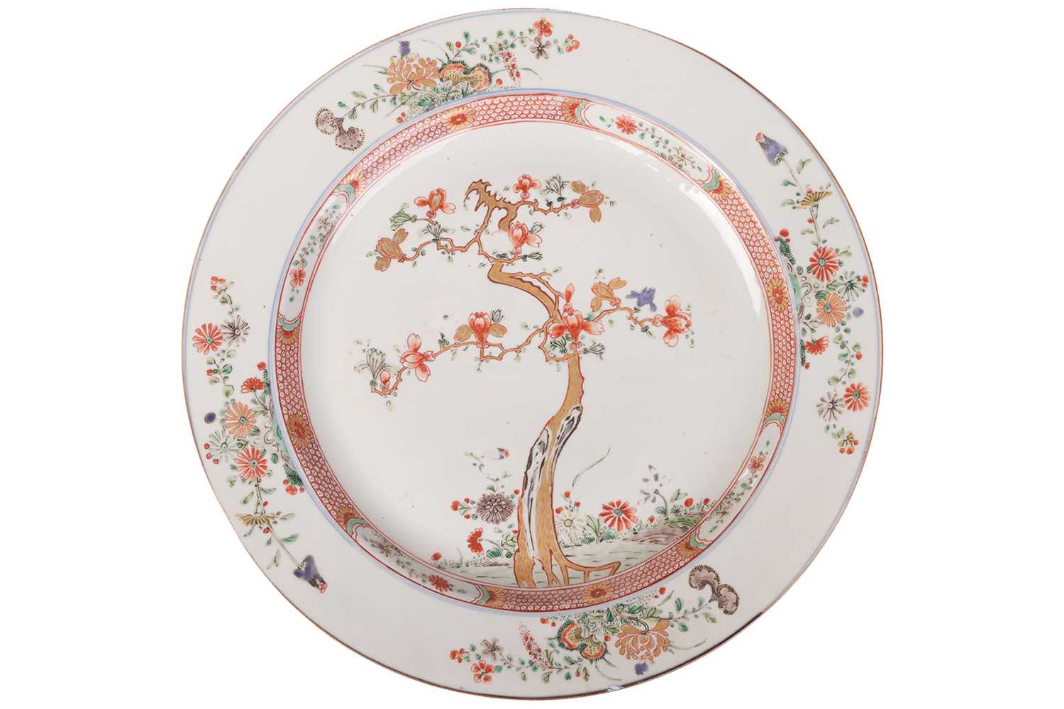 Lot 145 - A Chinese famille verte charger, Kangxi period...