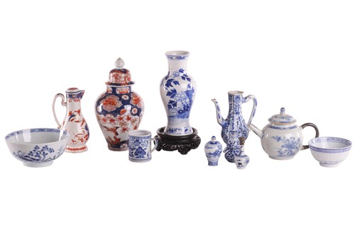 Lot 138 - A collection of assorted porcelain, to include...