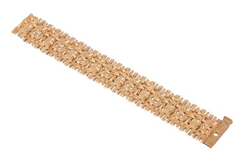 Lot 75 - An 18ct gold bracelet of brutalist design by...