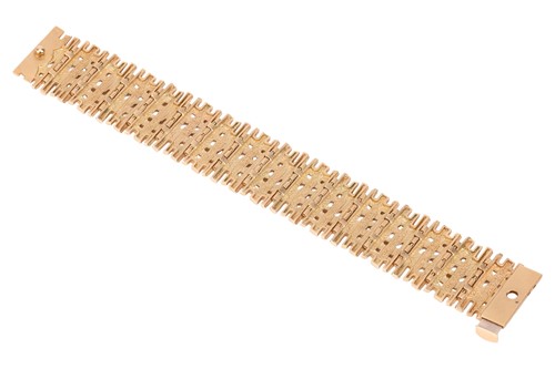 Lot 75 - An 18ct gold bracelet of brutalist design by...