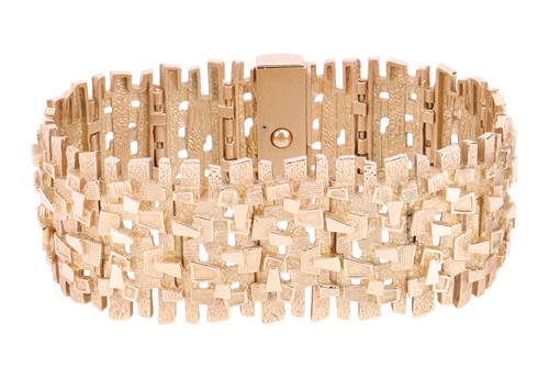 Lot 75 - An 18ct gold bracelet of brutalist design by...