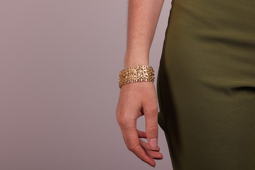 Lot 75 - An 18ct gold bracelet of brutalist design by...