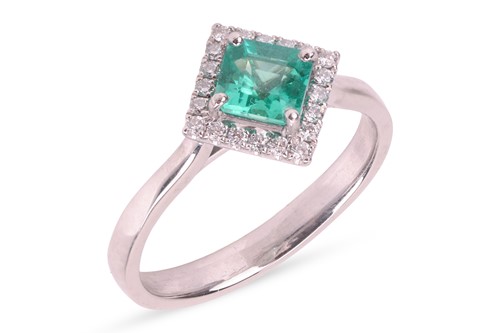 Lot 107 - An emerald and diamond ring, featuring a...