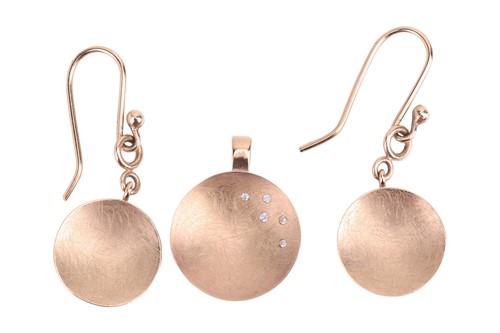 Lot 61 - A 9ct gold pendant and earring set, the...