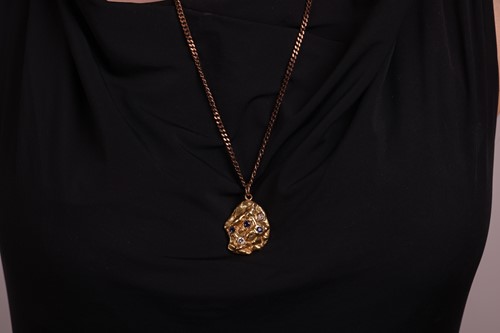 Lot 72 - A sapphire and diamond-set nugget pendant, of...