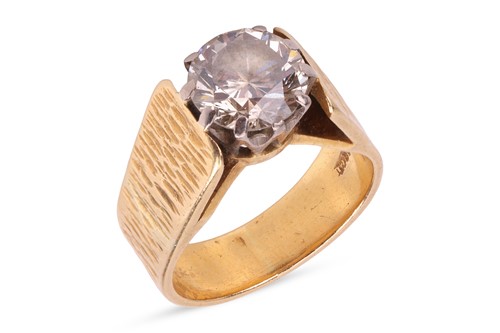 Lot 76 - A single stone diamond ring, featuring a round...