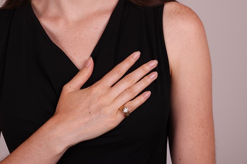 Lot 76 - A single stone diamond ring, featuring a round...