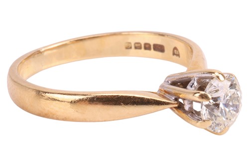 Lot 117 - A diamond solitaire ring, featuring a claw-set...
