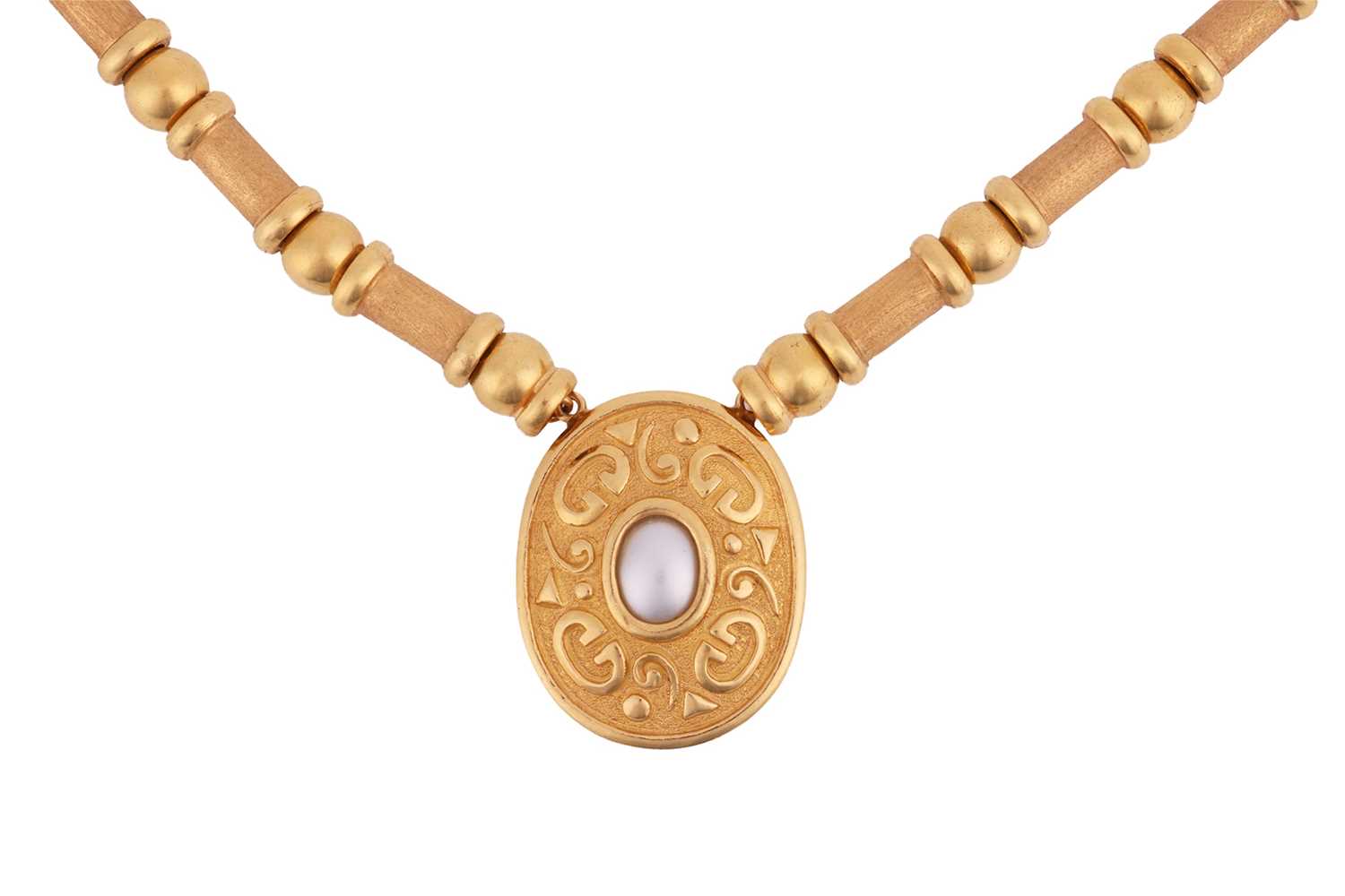 Lot 92 - A faux-blister pearl pendant necklace, the...