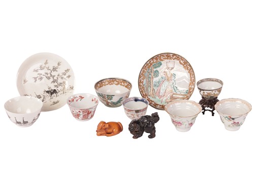 Lot 136 - A collection of miniature Oriental porcelain,...