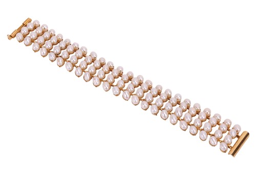 Lot 106 - A cultured pearl bracelet, featuring four rows...