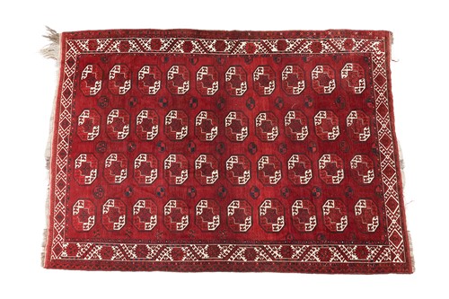 Lot An Ersari main carpet with four rows of ten...