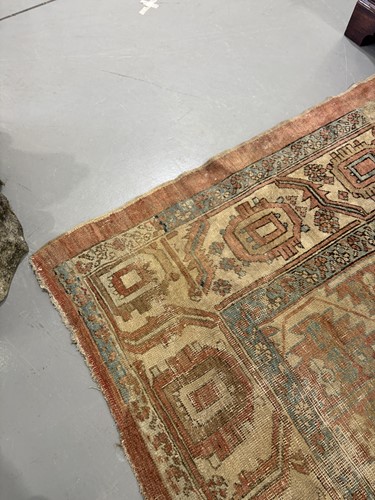 Lot 68 - A Bakshaish carpet, North West Persia, early...