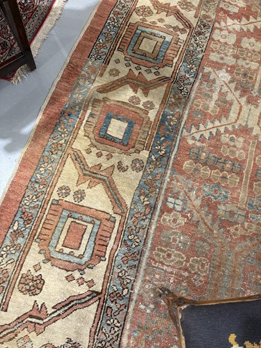 Lot 68 - A Bakshaish carpet, North West Persia, early...