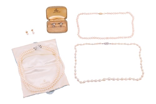 Lot 4 - Mikimoto - a double-strand cultured Akoya...