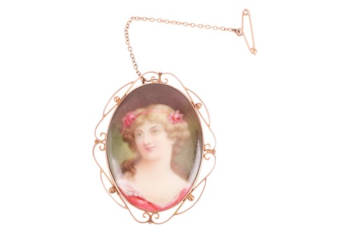 Lot 37 - An early 20th century Royal Doulton porcelain...