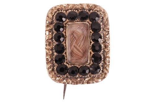 Lot 12 - A George IV memorial fichu pin, of rectangular...