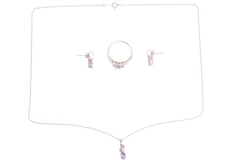 Lot 110 - A tanzanite-set suite including pendant, ring...
