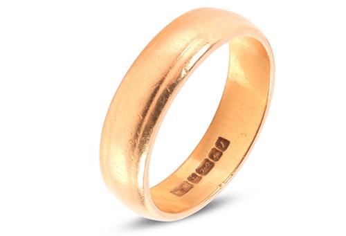 Lot 114 - A 22ct gold band ring, the band detailed with...
