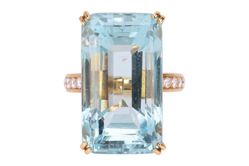 Lot A large aquamarine and diamond cocktail ring,...