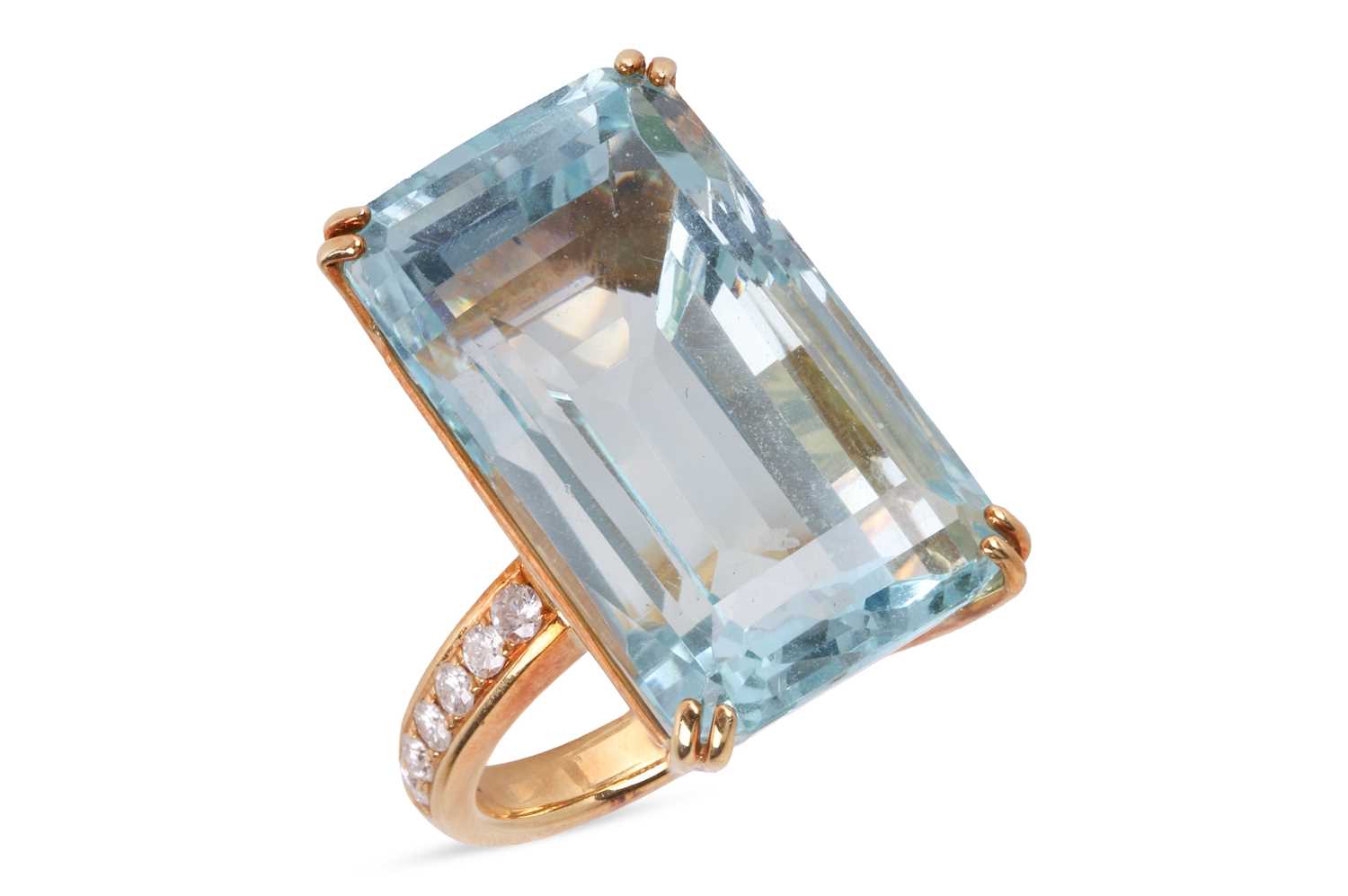 Lot A large aquamarine and diamond cocktail ring,...