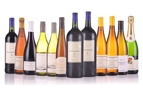 Lot 218 - A group of mixed wine, comprising: a bottle of...