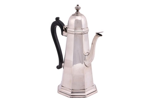 Lot 233 - A silver coffee pot in the George I style, by...