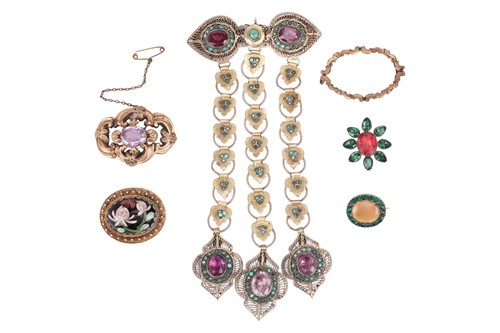 Lot 19 - A group of antique brooches, to include: a...