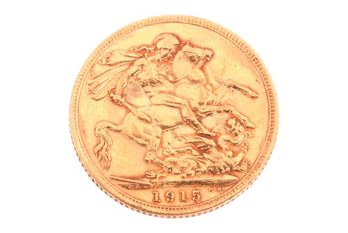 Lot 183 - A 1915 George V full Sovereign, 8.02 grams.