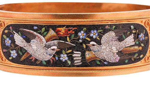 Lot 29 - An Etruscan Revival micromosaic bangle,...