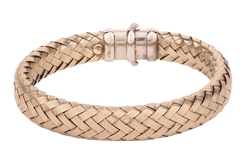 Lot 134 - A woven bracelet in 9ct yellow gold, the...