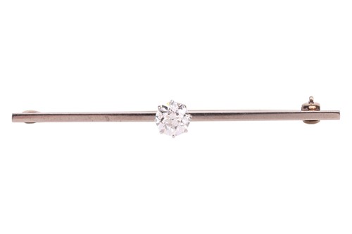 Lot 23 - A single stone diamond bar brooch, the old...