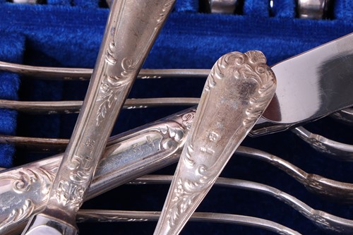 Lot 287 - A Spanish silver canteen by Cruz de Malta,...
