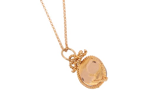 Lot A red gem set pendant necklace, pendant collet-...