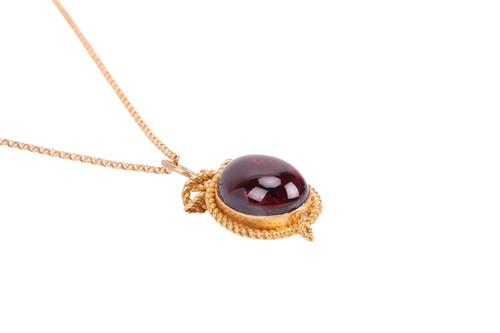 Lot A red gem set pendant necklace, pendant collet-...