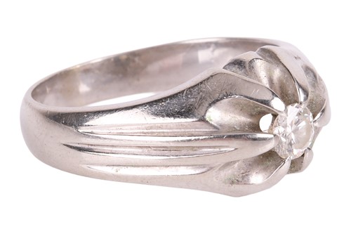 Lot A diamond single stone ring, the round...