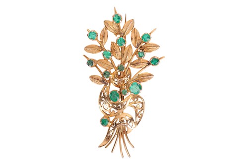 Lot A yellow metal and emerald set brooch, of...