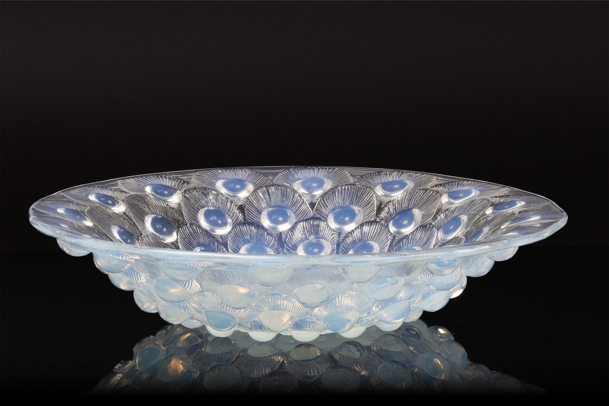 Lot 129 - René Lalique, a 'Plumes de Paon' opalescent
